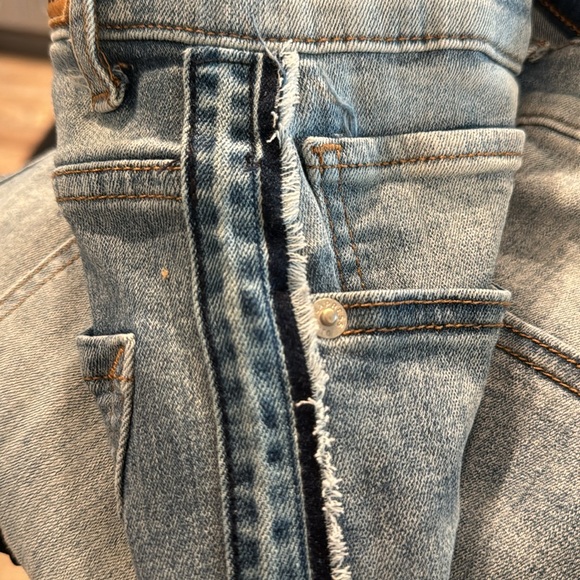 Express skinny jeans, with cute detail on the sides. Size 10R. High rise. - Picture 5 of 6